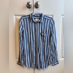American Eagle oversized button down shirts